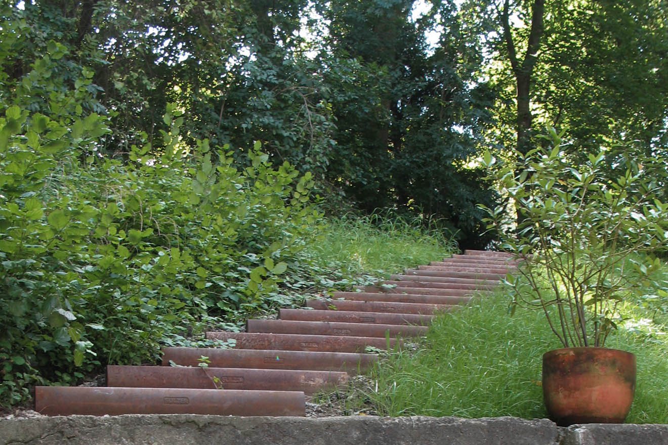 Lauschiger Ort hinter dem Bürohaus