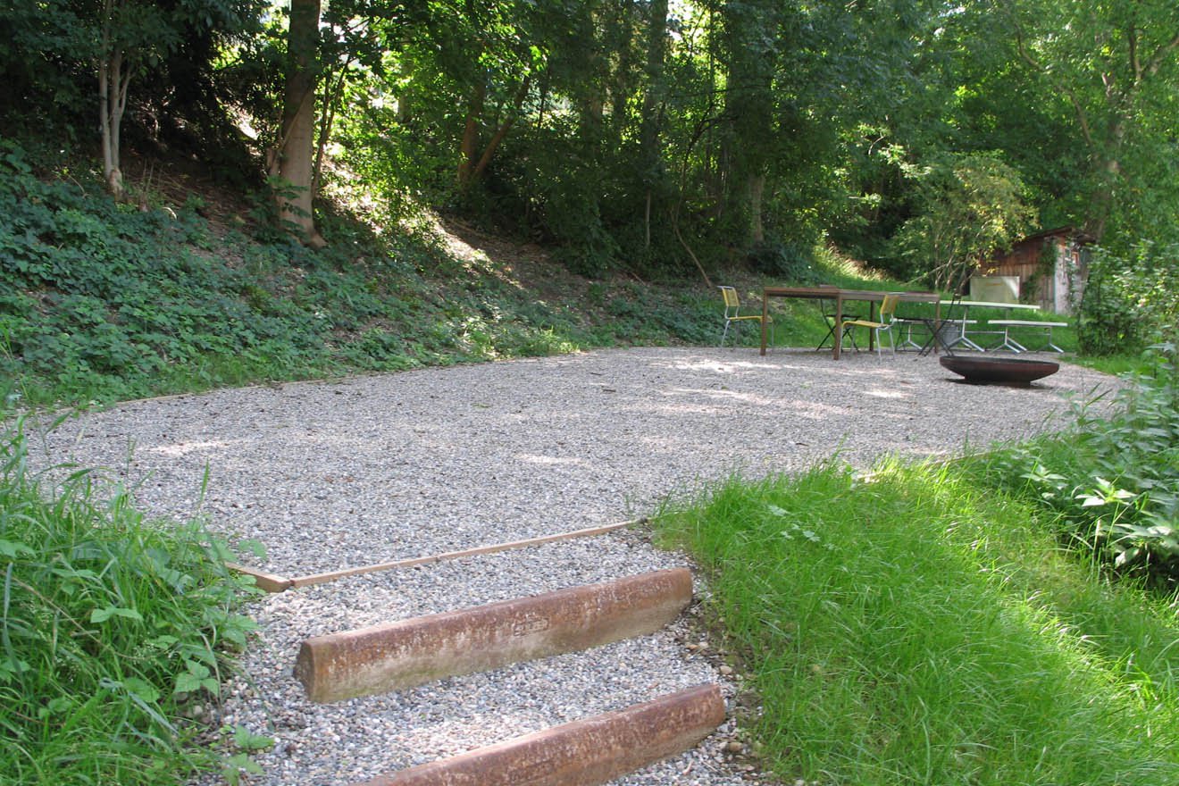 Lauschiger Ort hinter dem Bürohaus